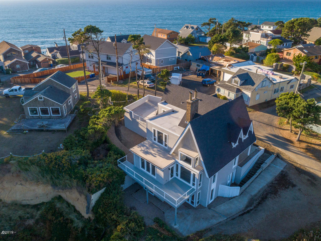220 NW Sunset St Depoe Bay, Gleneden Beach, Lincoln City, Newport, Otis, Rose Lodge, Seal Rock, Waldport, Yachats, To Home Listings - Amy Plechaty, Emerald Coast Realty Real Estate, homes for sale, property for sale