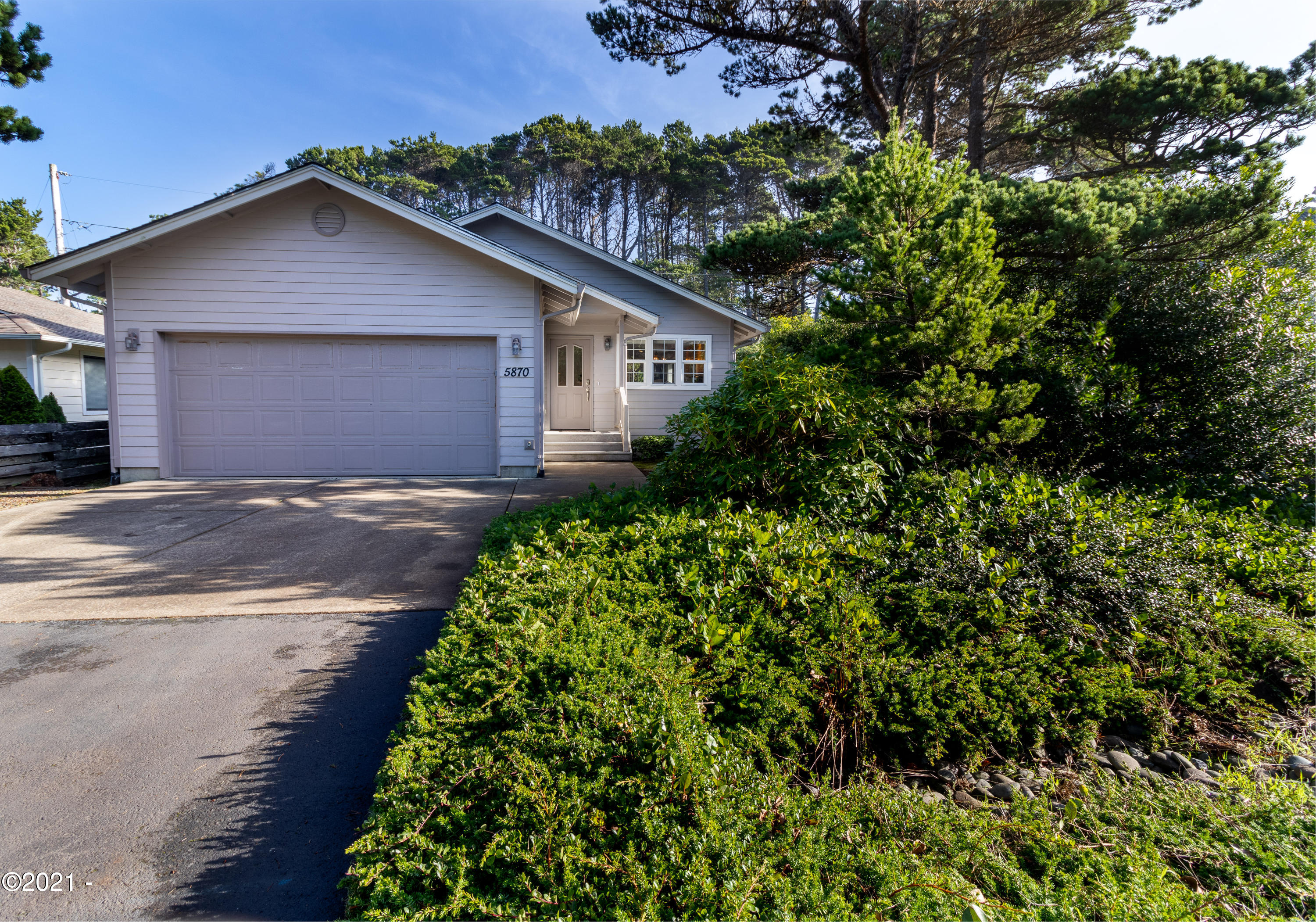 5870 Hacienda Ave Depoe Bay, Gleneden Beach, Lincoln City, Newport, Otis, Rose Lodge, Seal Rock, Waldport, Yachats, To Home Listings - Amy Plechaty, Emerald Coast Realty Real Estate, homes for sale, property for sale